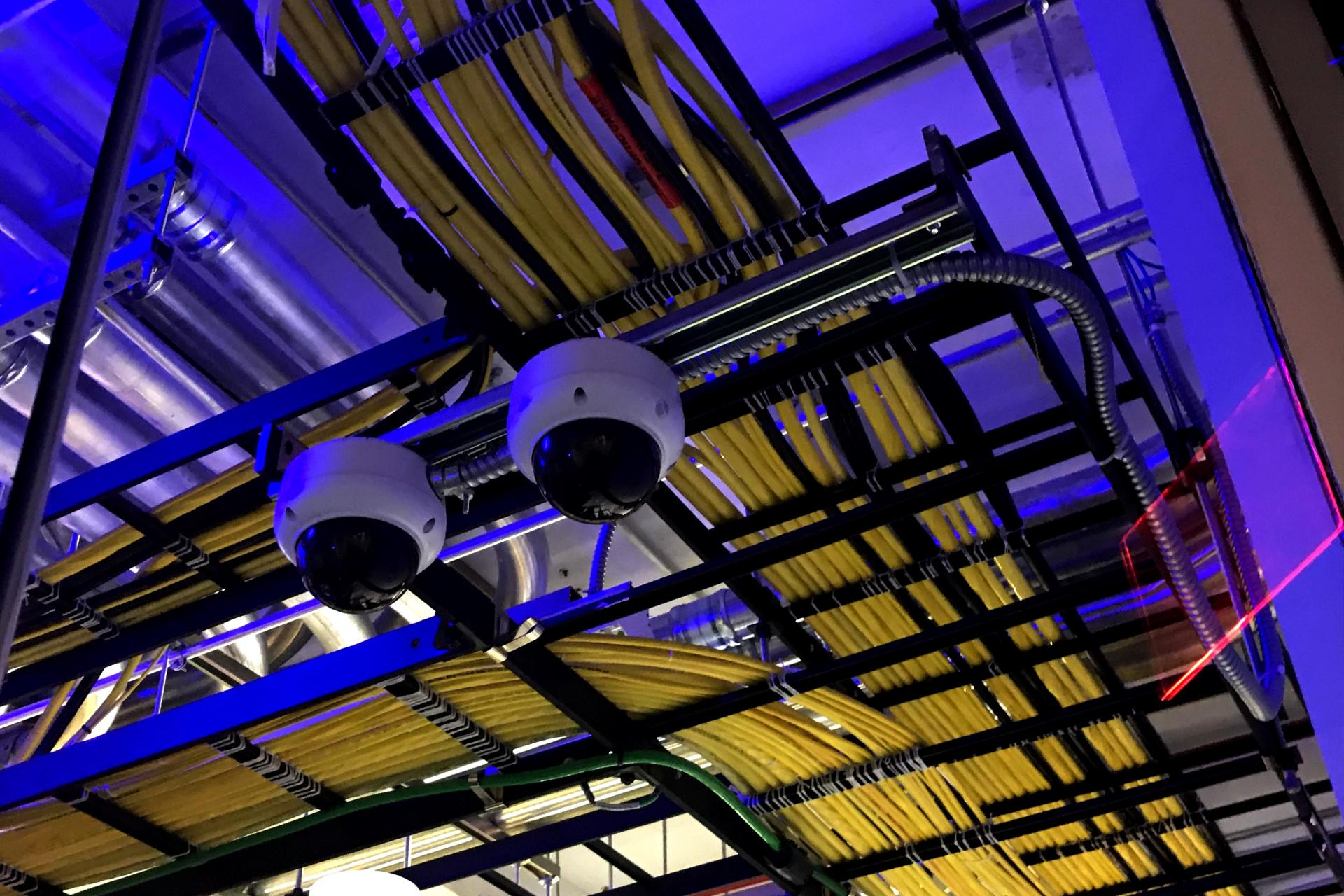 Pre-built multi-tier ladder rack and fiber trough provide maximum flexibility and ease of installation and maintenance. 